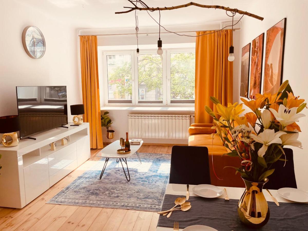 Luxury 4-Bedroom Apartment In Centre - Self-Check In & Fast Wifi Варшава Екстер'єр фото