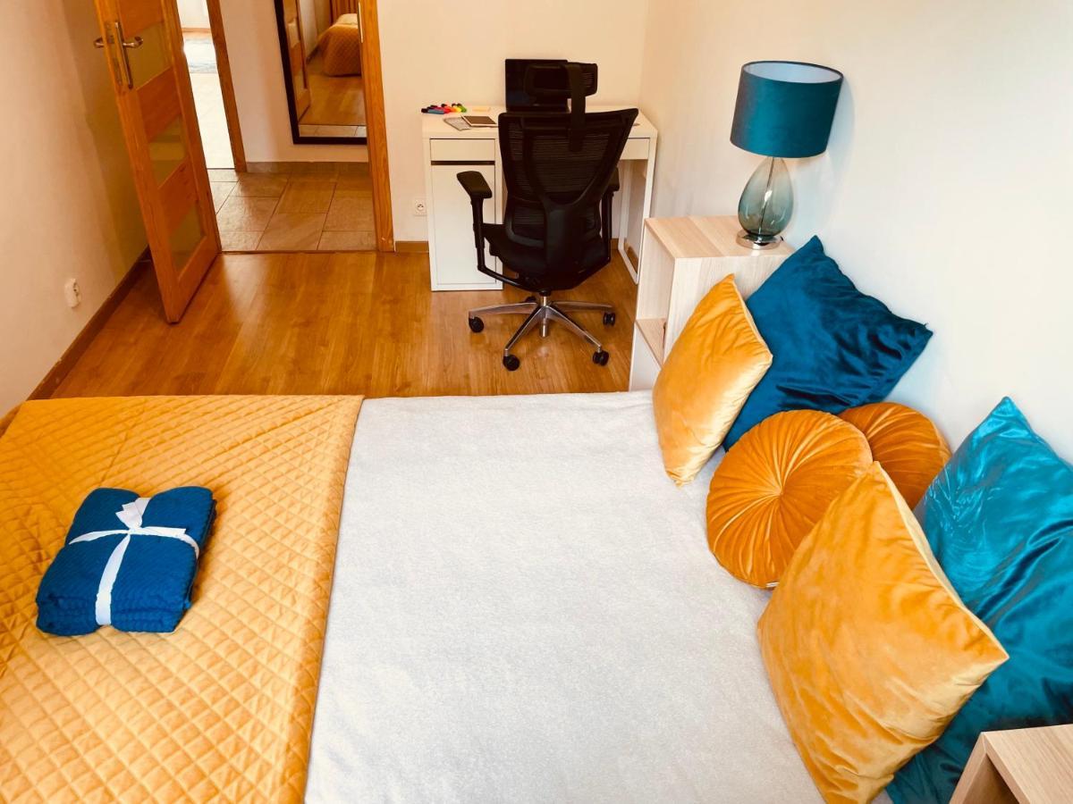 Luxury 4-Bedroom Apartment In Centre - Self-Check In & Fast Wifi Варшава Екстер'єр фото