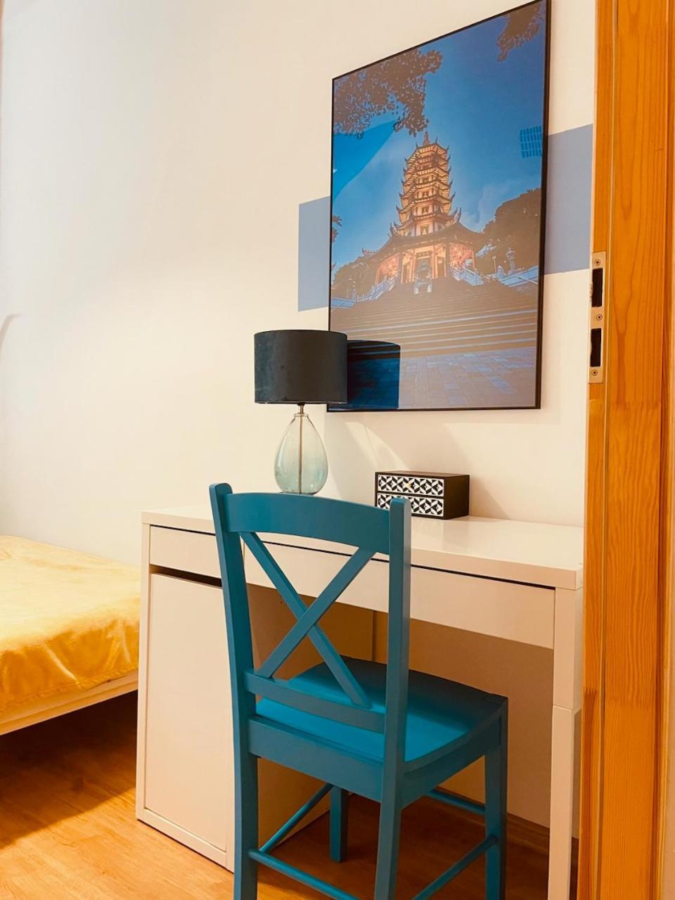 Luxury 4-Bedroom Apartment In Centre - Self-Check In & Fast Wifi Варшава Екстер'єр фото