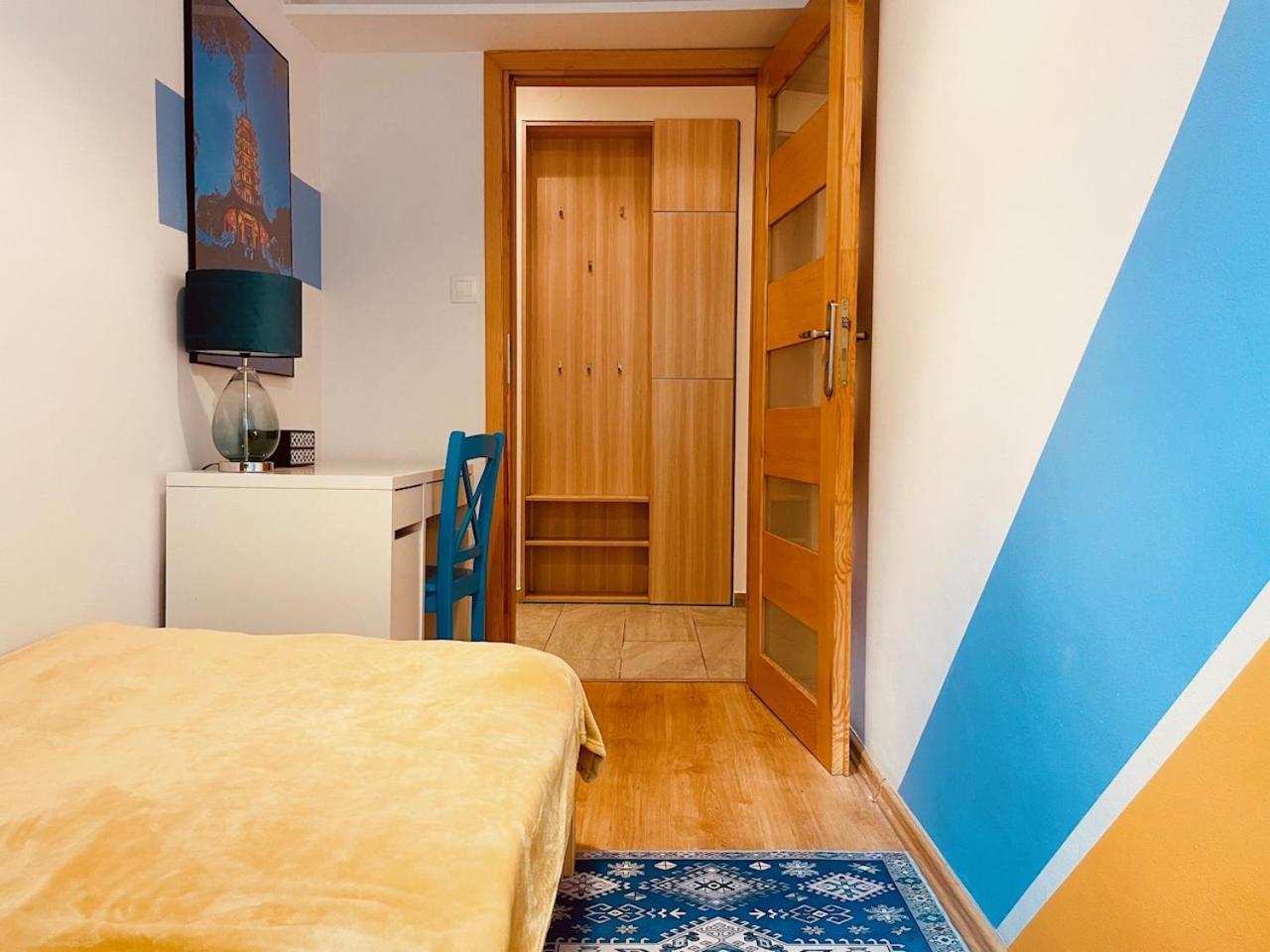 Luxury 4-Bedroom Apartment In Centre - Self-Check In & Fast Wifi Варшава Екстер'єр фото