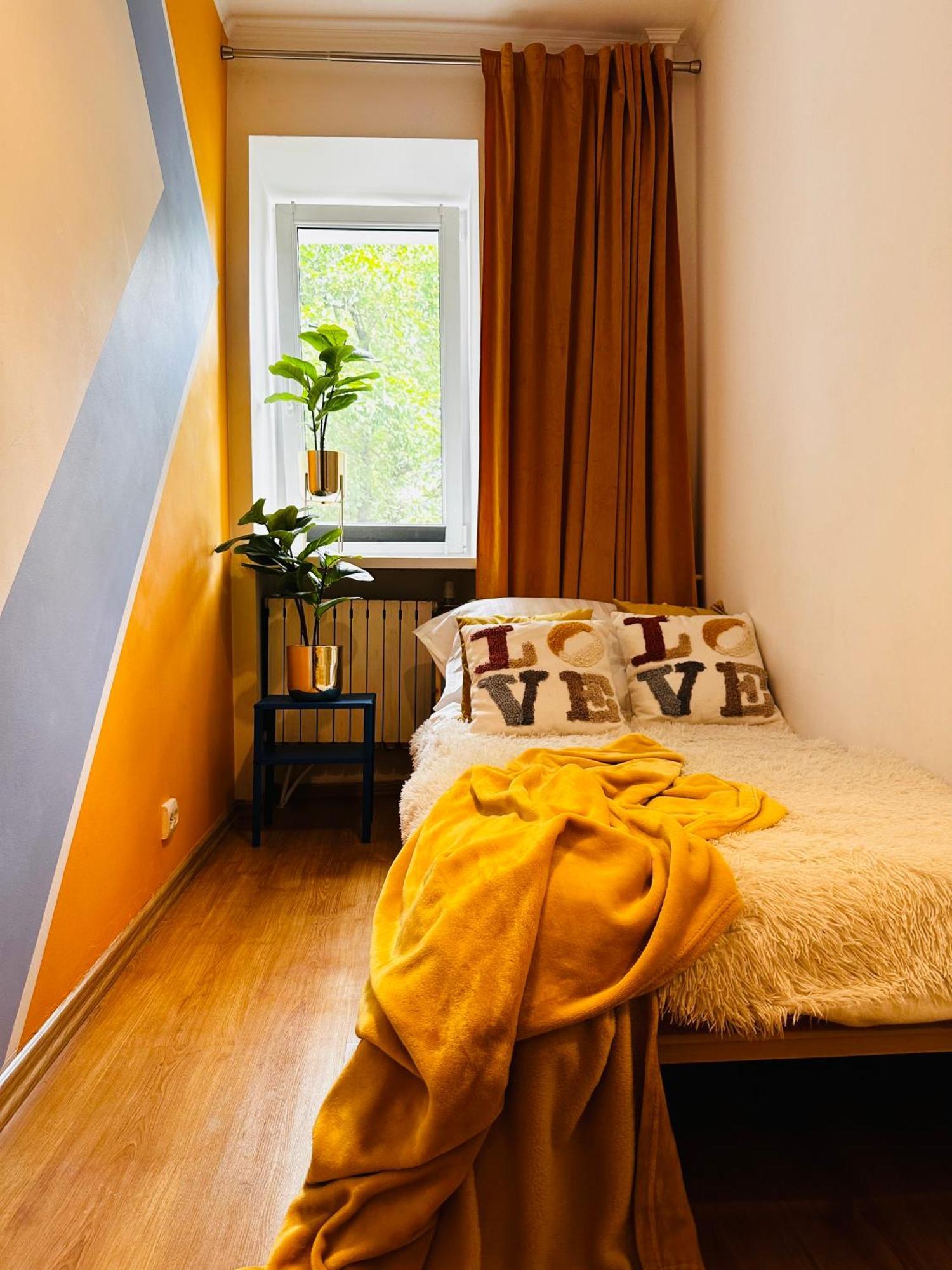 Luxury 4-Bedroom Apartment In Centre - Self-Check In & Fast Wifi Варшава Екстер'єр фото