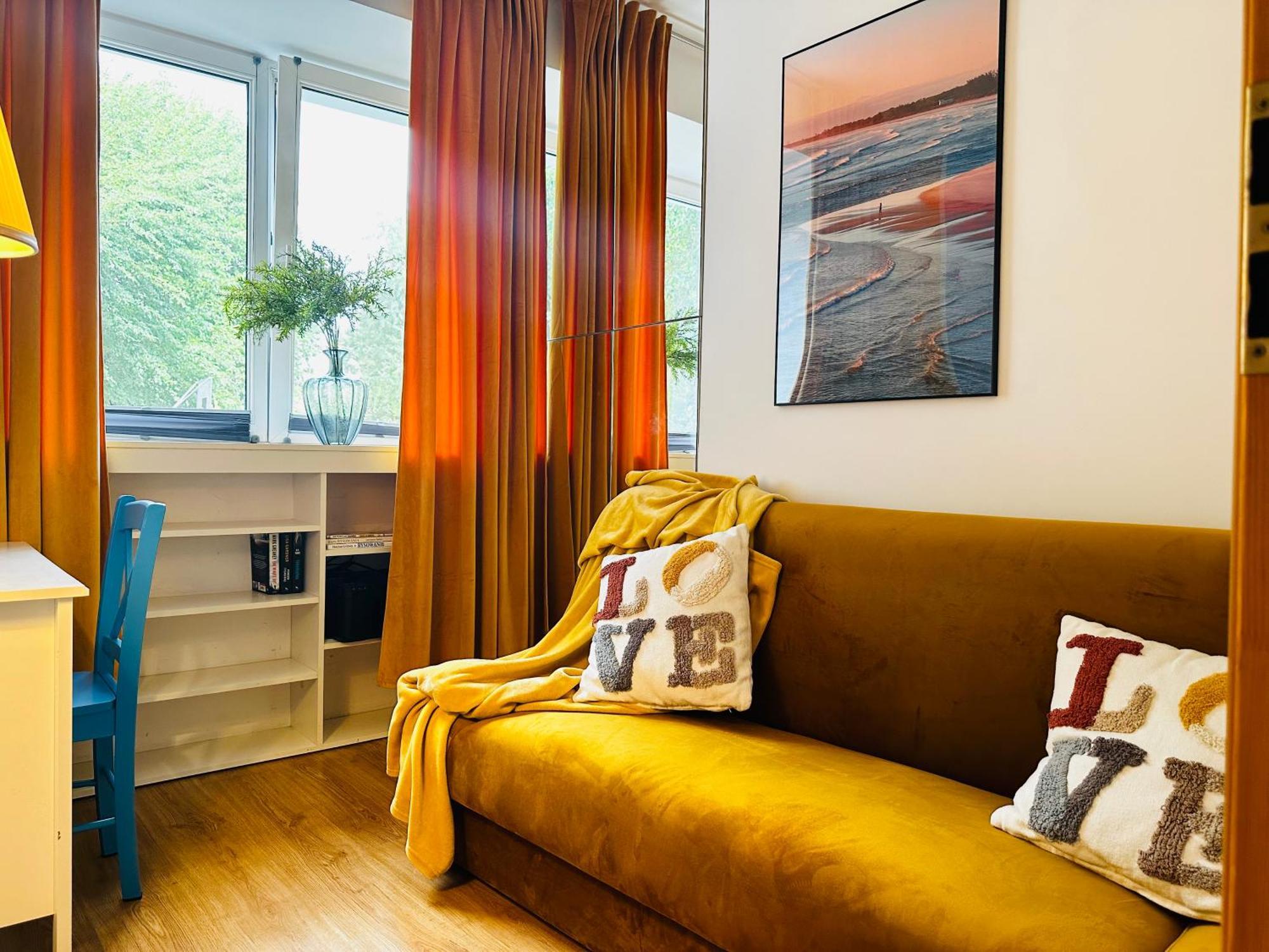 Luxury 4-Bedroom Apartment In Centre - Self-Check In & Fast Wifi Варшава Екстер'єр фото